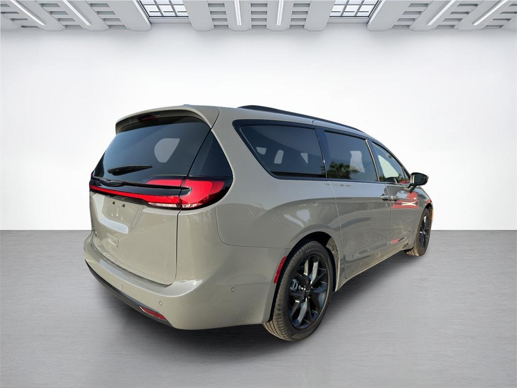 new 2023 Chrysler Pacifica car, priced at $43,515