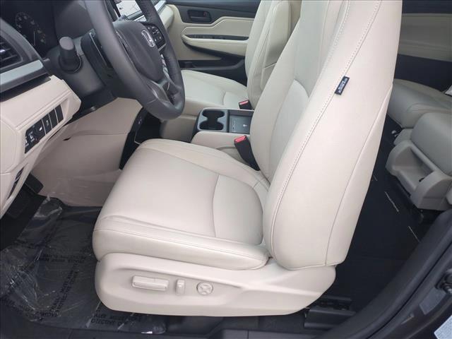 used 2025 Honda Odyssey car, priced at $37,991