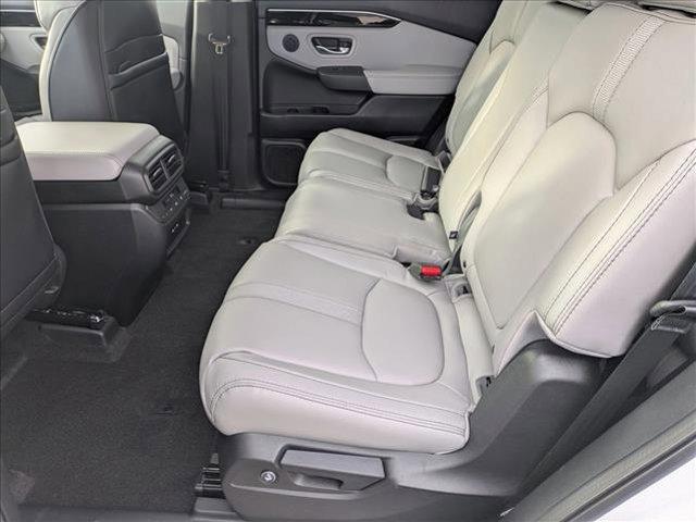 new 2025 Honda Pilot car, priced at $52,280