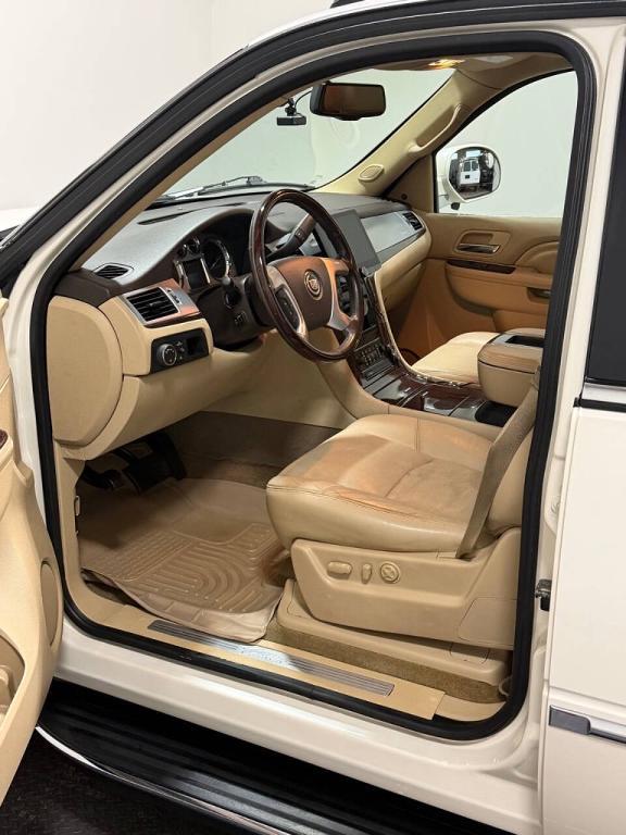 used 2013 Cadillac Escalade EXT car, priced at $23,999