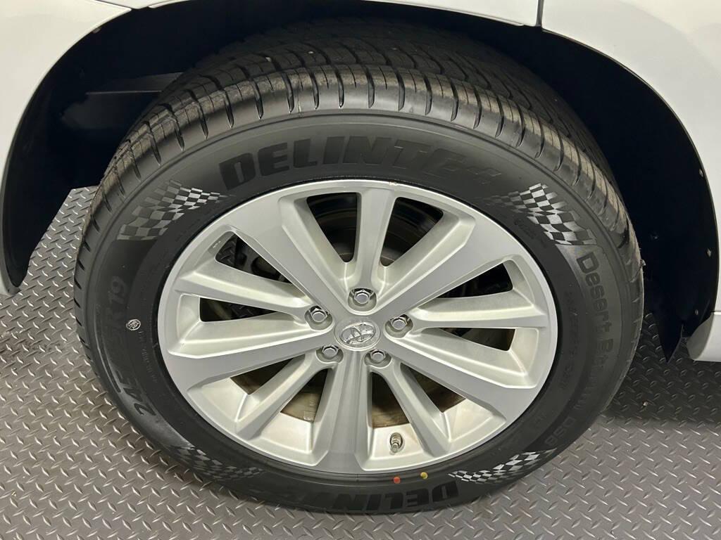 used 2010 Toyota Highlander Hybrid car, priced at $9,499