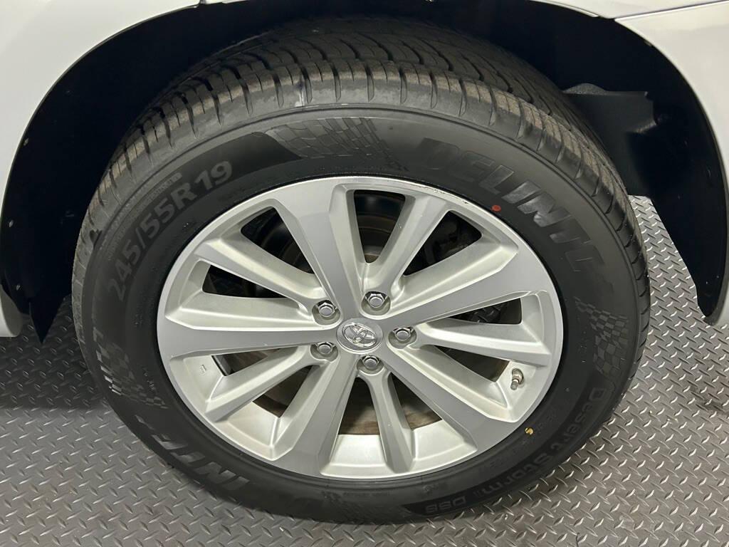 used 2010 Toyota Highlander Hybrid car, priced at $9,499