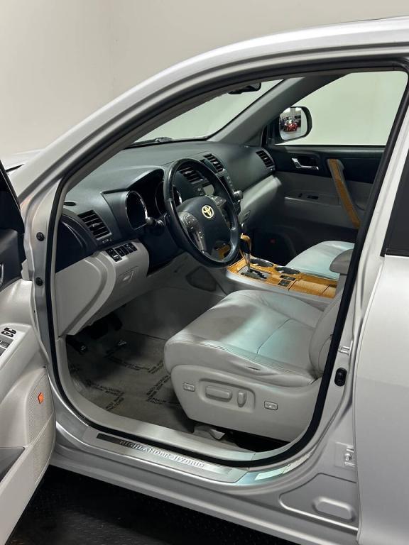 used 2010 Toyota Highlander Hybrid car, priced at $9,499