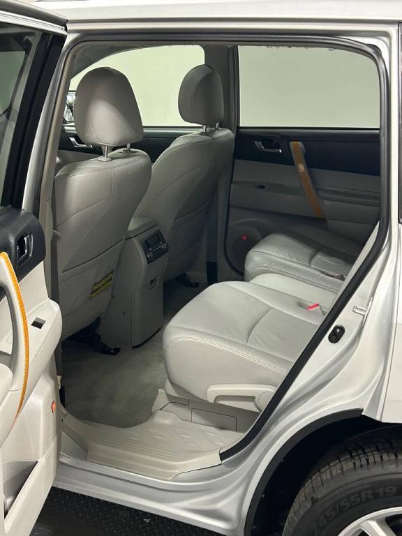 used 2010 Toyota Highlander Hybrid car, priced at $9,499