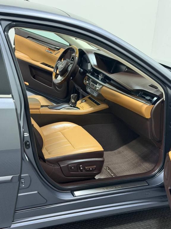 used 2016 Lexus ES 350 car, priced at $14,999