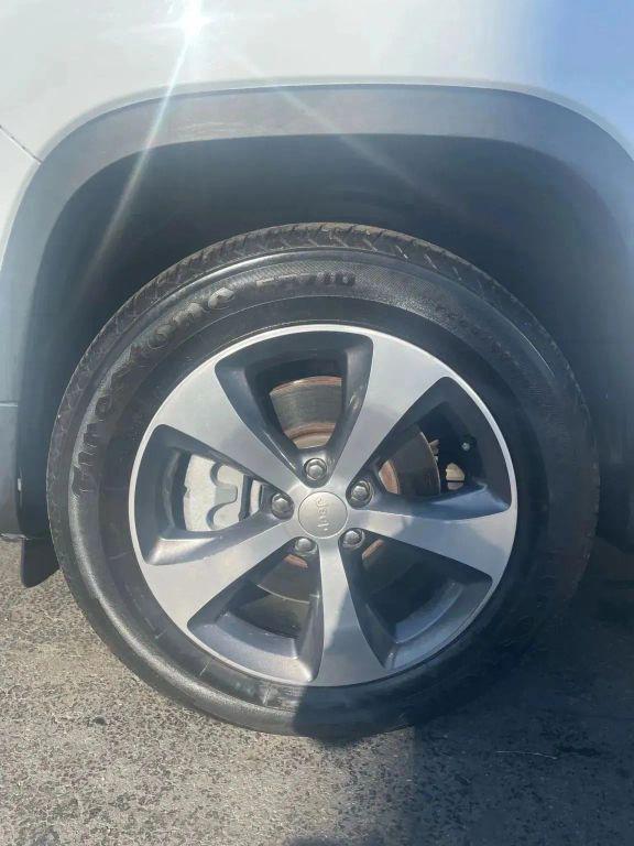 used 2019 Jeep Cherokee car, priced at $14,991