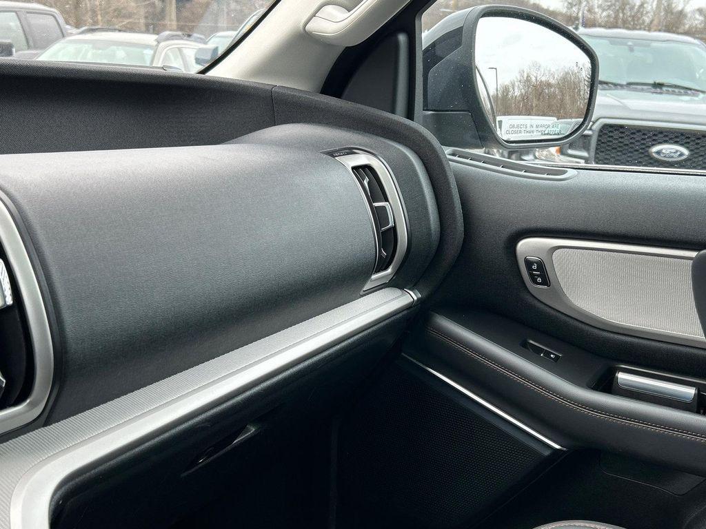 used 2025 Ford Expedition car, priced at $59,498