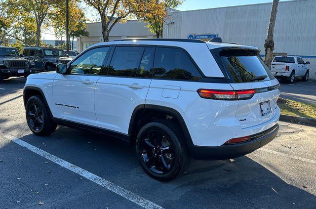 new 2025 Jeep Grand Cherokee car, priced at $45,156