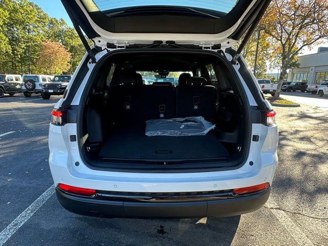 new 2025 Jeep Grand Cherokee car, priced at $45,156