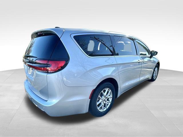 used 2024 Chrysler Pacifica car, priced at $29,590