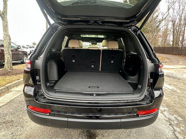 new 2025 Jeep Grand Cherokee car, priced at $48,094