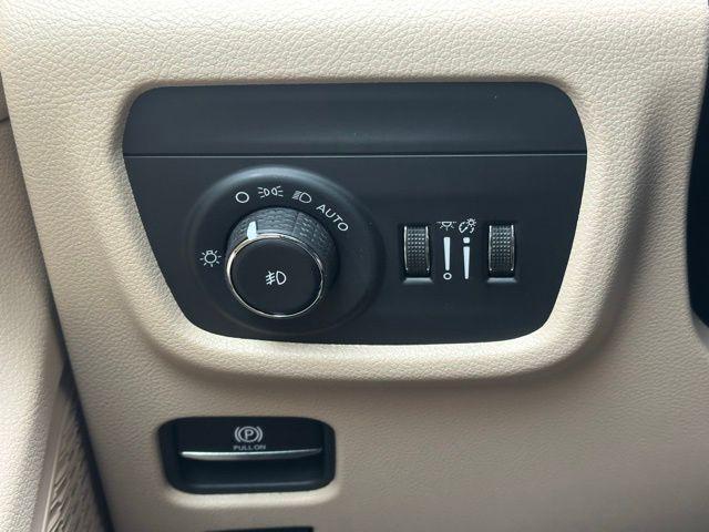 new 2025 Jeep Grand Cherokee car, priced at $48,094