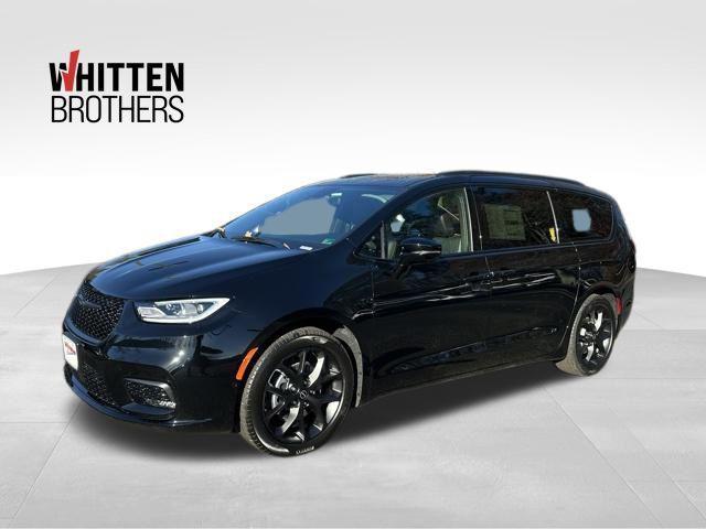 new 2026 Chrysler Pacifica car, priced at $48,761