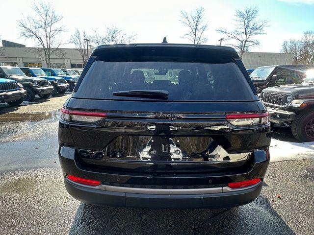 new 2026 Jeep Grand Cherokee car, priced at $47,026