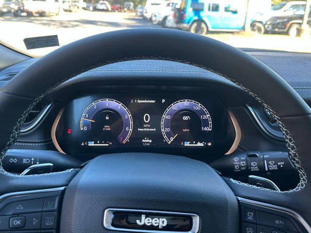 new 2025 Jeep Grand Cherokee car, priced at $38,989