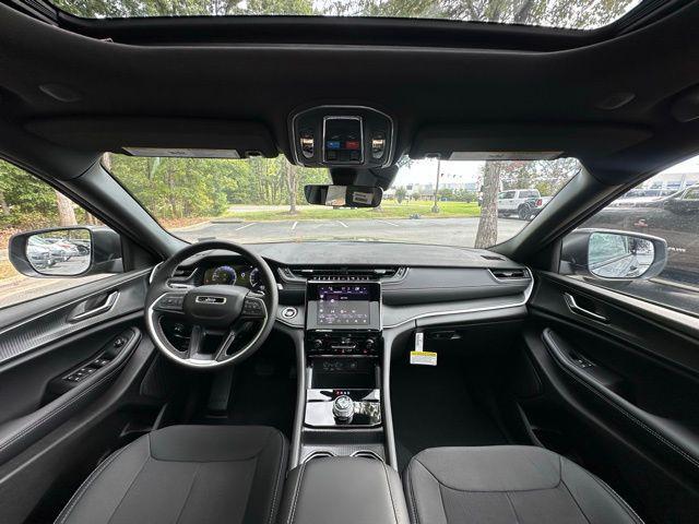 new 2025 Jeep Grand Cherokee car, priced at $39,808