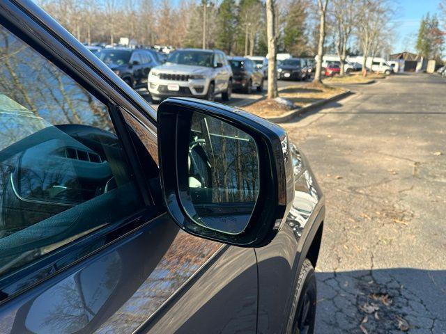 new 2025 Jeep Grand Cherokee car, priced at $42,814