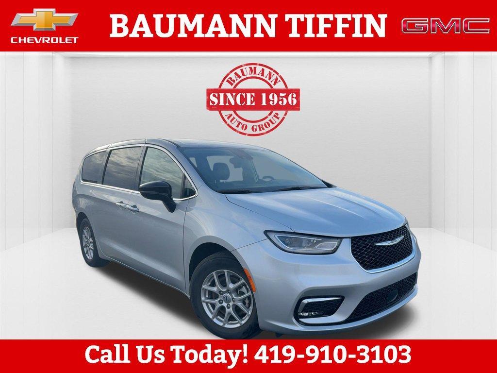 used 2024 Chrysler Pacifica car, priced at $29,664