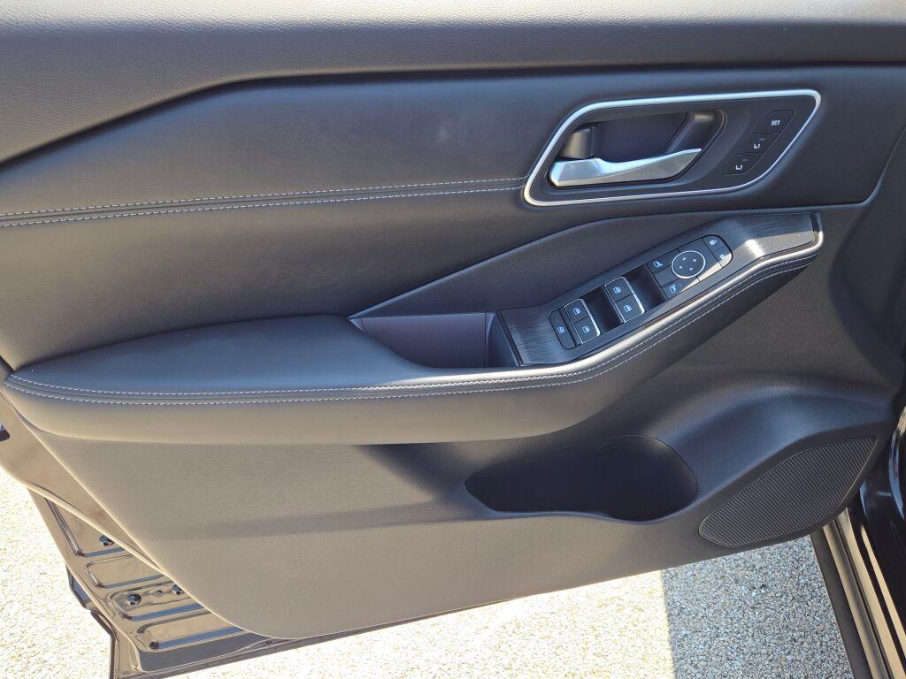 new 2025 Nissan Rogue car, priced at $37,555