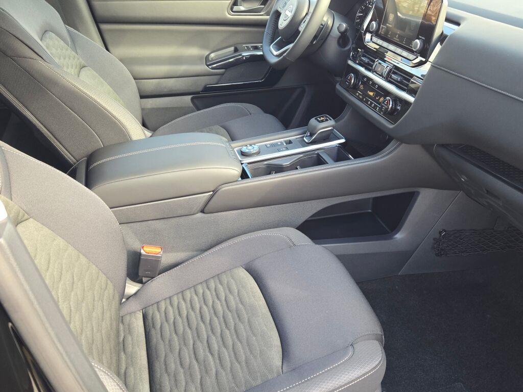 new 2025 Nissan Pathfinder car, priced at $34,260