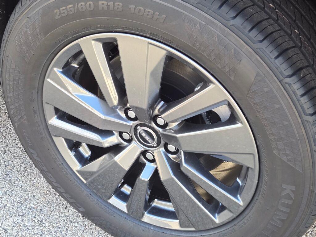 new 2025 Nissan Pathfinder car, priced at $34,260