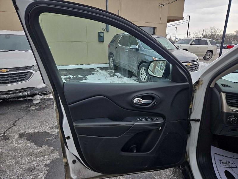 used 2015 Jeep Cherokee car, priced at $9,700