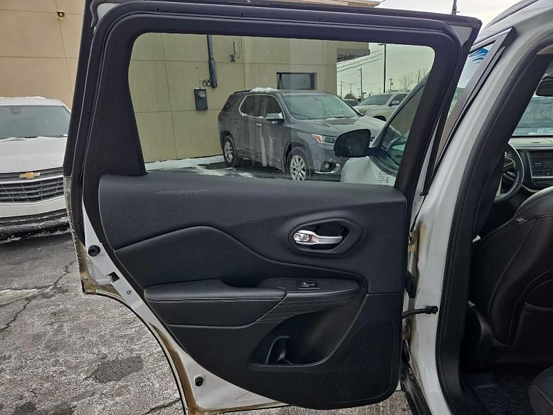 used 2015 Jeep Cherokee car, priced at $9,700