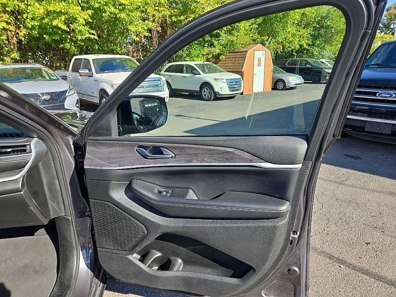 used 2024 Jeep Grand Cherokee L car, priced at $33,600