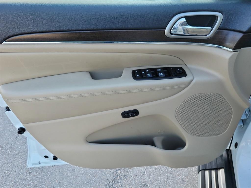 used 2015 Jeep Grand Cherokee car, priced at $10,319