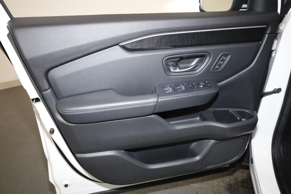 used 2023 Honda Pilot car, priced at $43,870