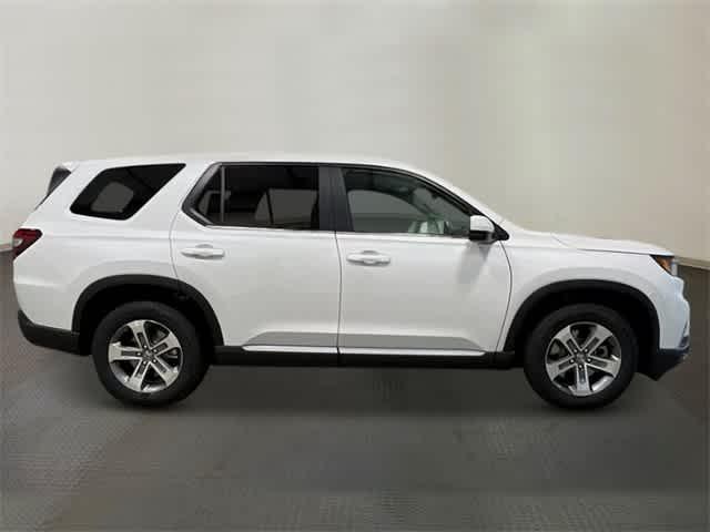 new 2025 Honda Pilot car, priced at $47,550
