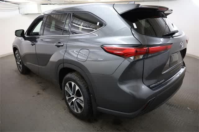 used 2022 Toyota Highlander Hybrid car, priced at $27,899