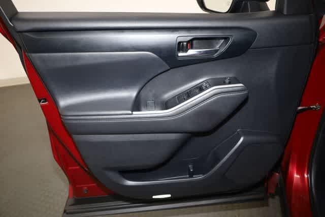 used 2021 Toyota Highlander car, priced at $29,999