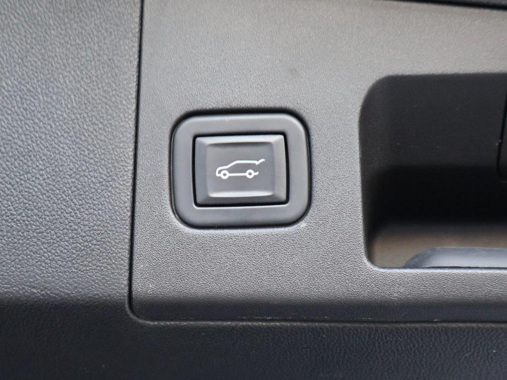 used 2023 Cadillac XT5 car, priced at $33,490