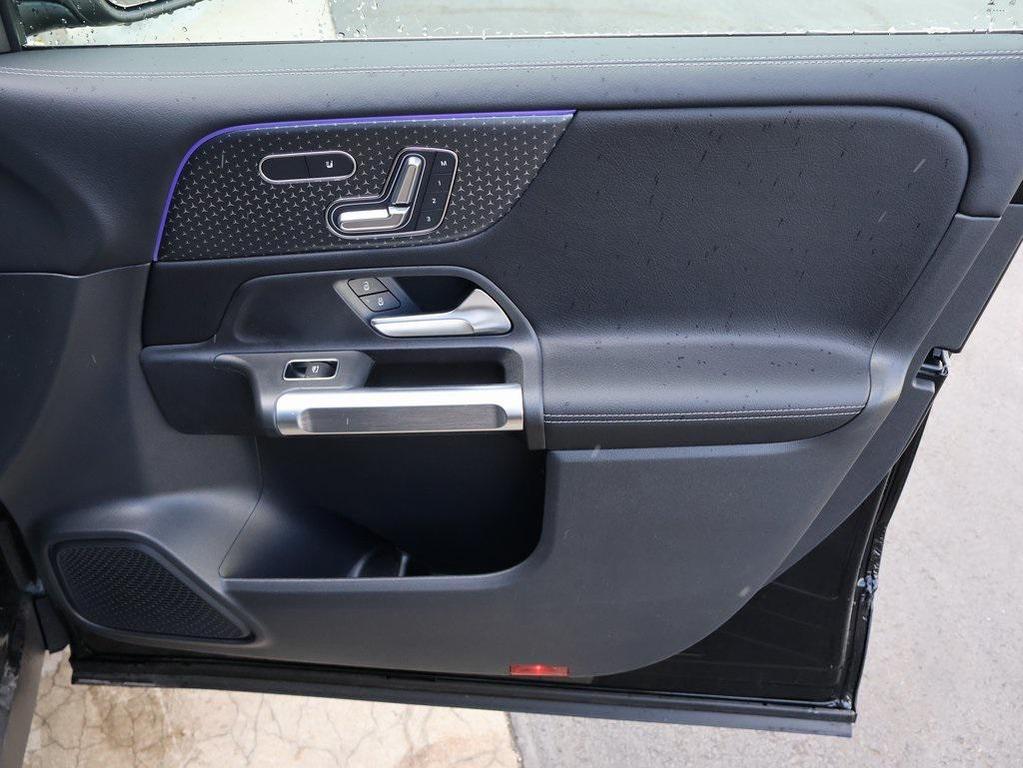 new 2025 Mercedes-Benz GLB 250 car, priced at $51,695