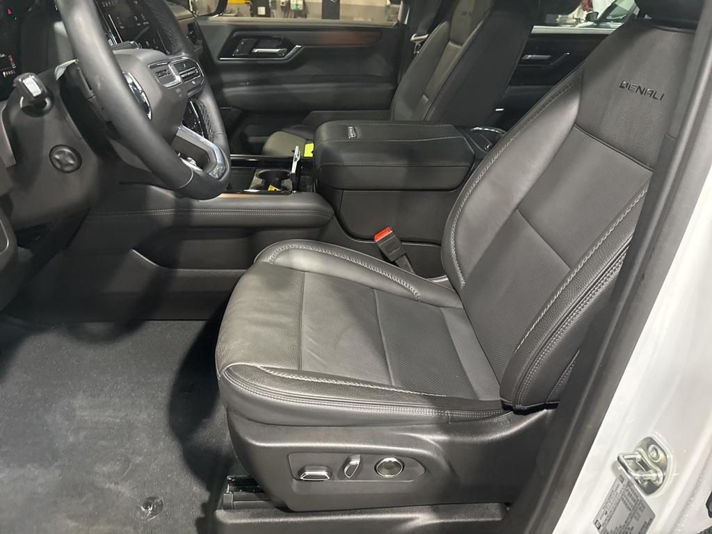 used 2025 GMC Yukon XL car, priced at $78,497