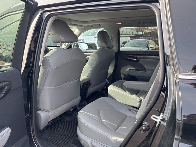 used 2020 Toyota Highlander car, priced at $30,936