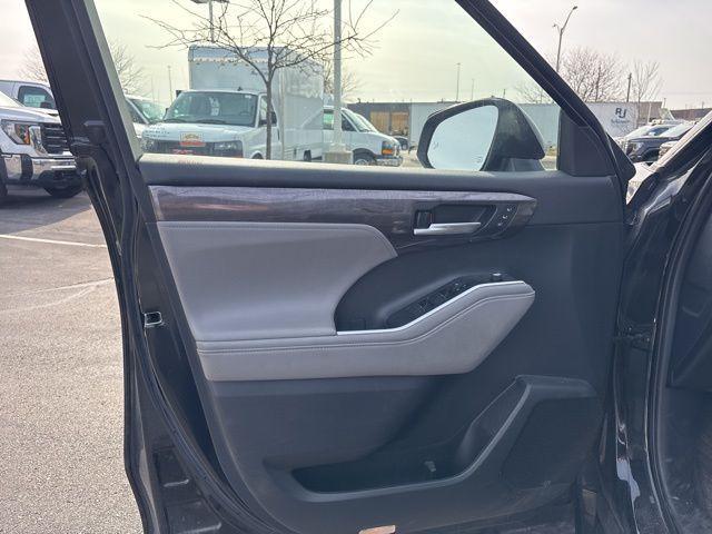 used 2020 Toyota Highlander car, priced at $30,936