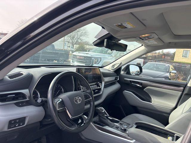 used 2020 Toyota Highlander car, priced at $30,936
