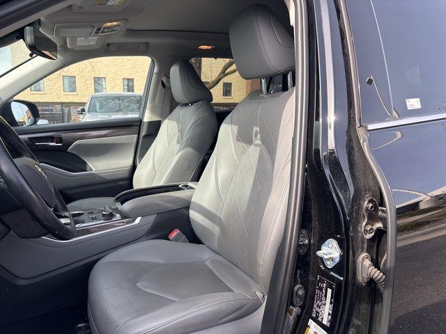 used 2020 Toyota Highlander car, priced at $30,936