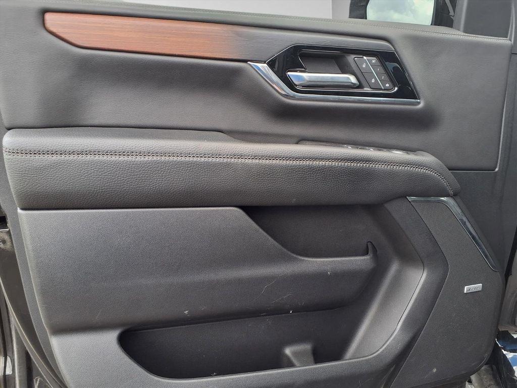 used 2025 GMC Yukon car, priced at $77,423