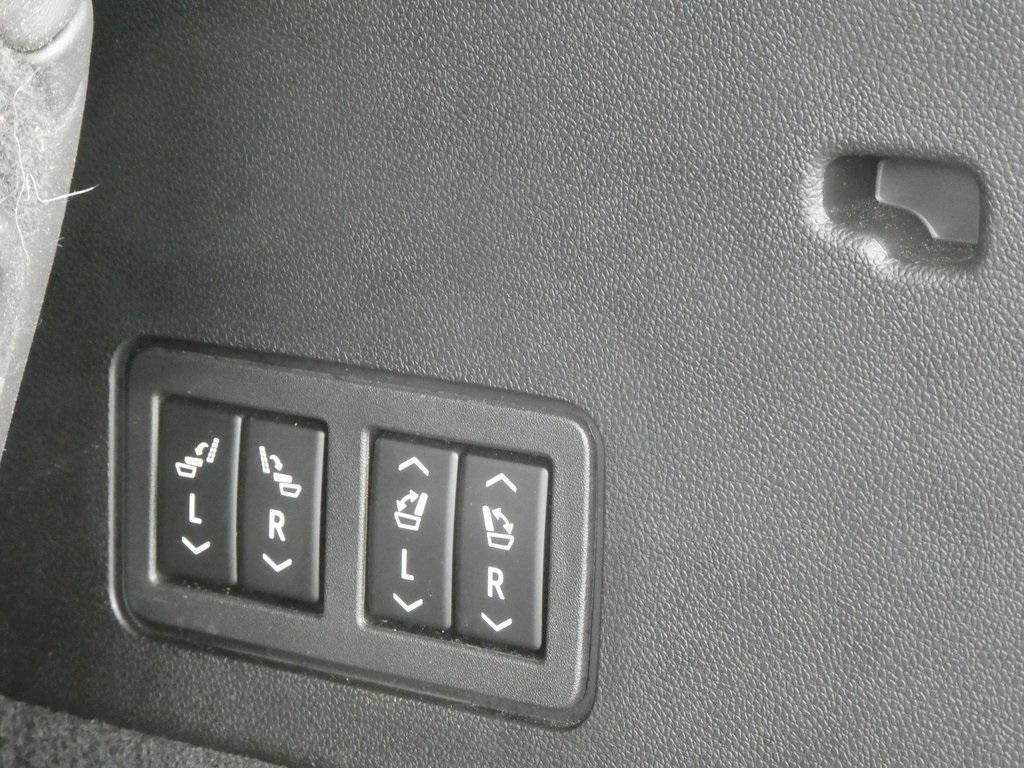 used 2024 Cadillac XT6 car, priced at $41,997