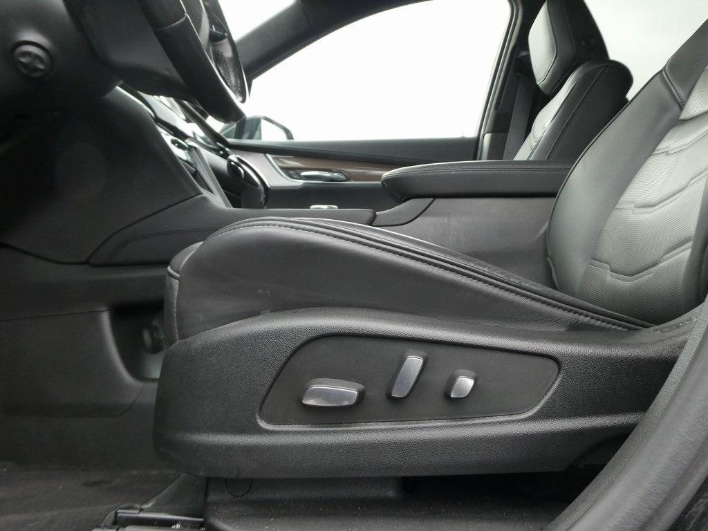 used 2024 Cadillac XT6 car, priced at $41,997