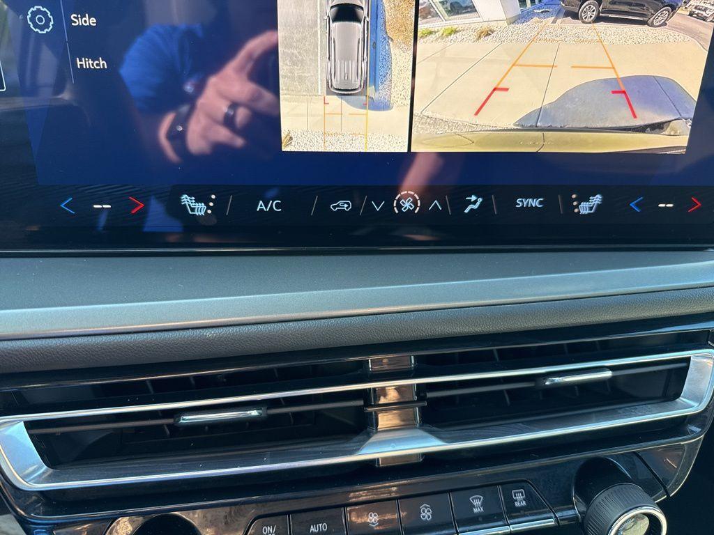 used 2024 Chevrolet Traverse car, priced at $46,997