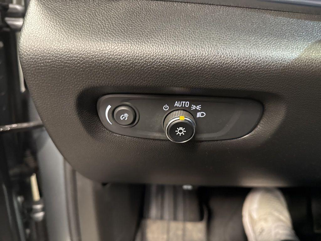 used 2023 Chevrolet Traverse car, priced at $32,397