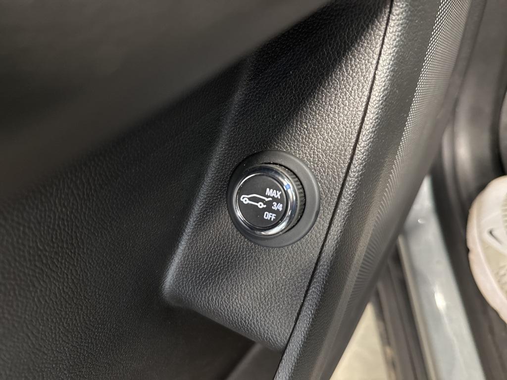 used 2023 Chevrolet Traverse car, priced at $31,997