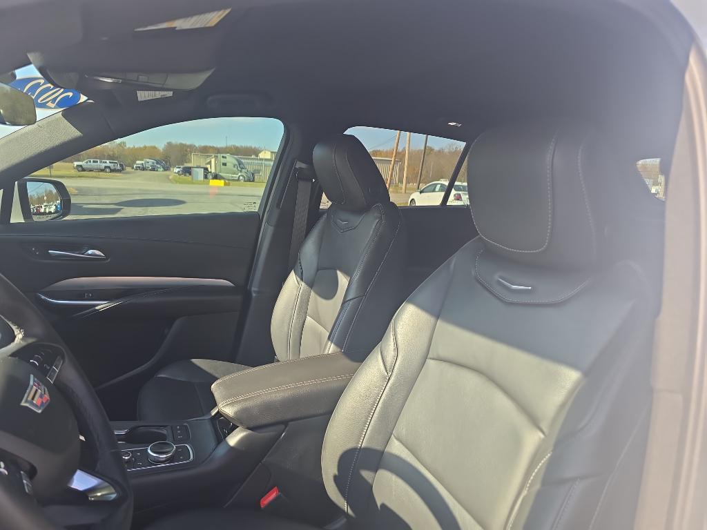 used 2022 Cadillac XT4 car, priced at $26,995