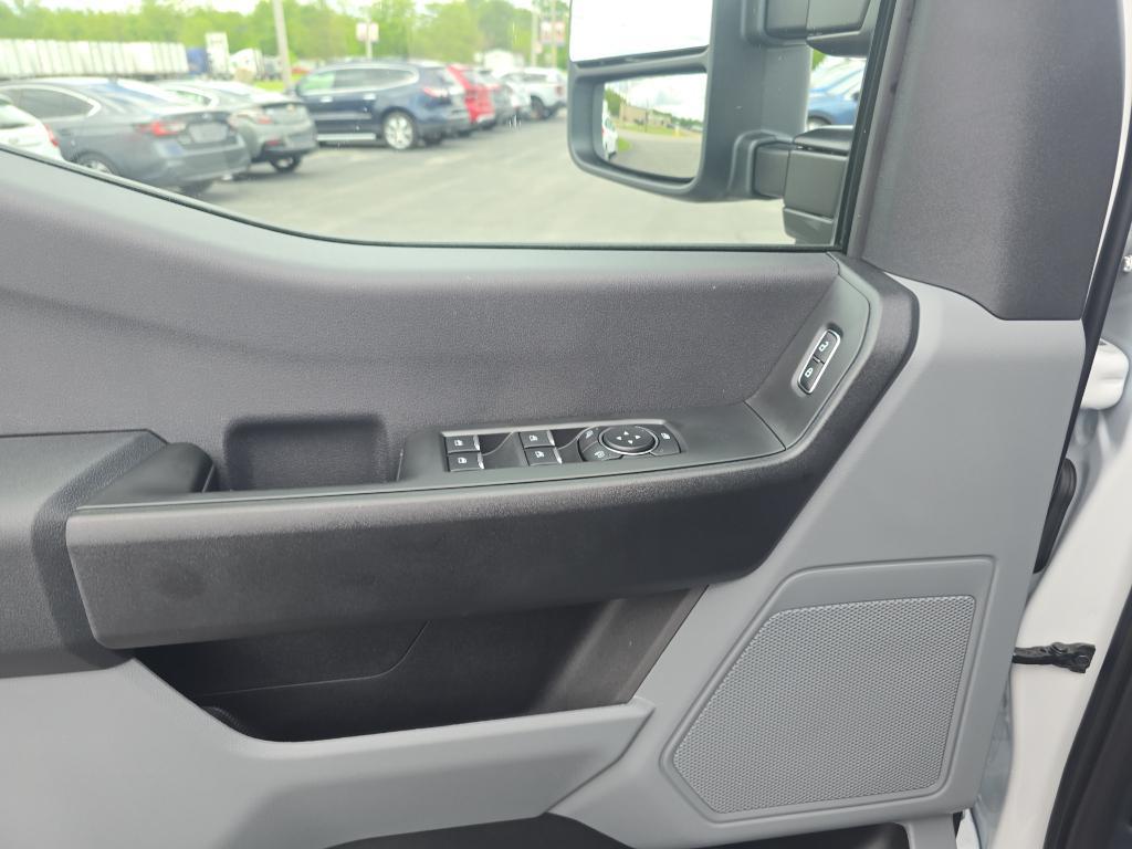 new 2025 Ford F-350 car, priced at $64,495