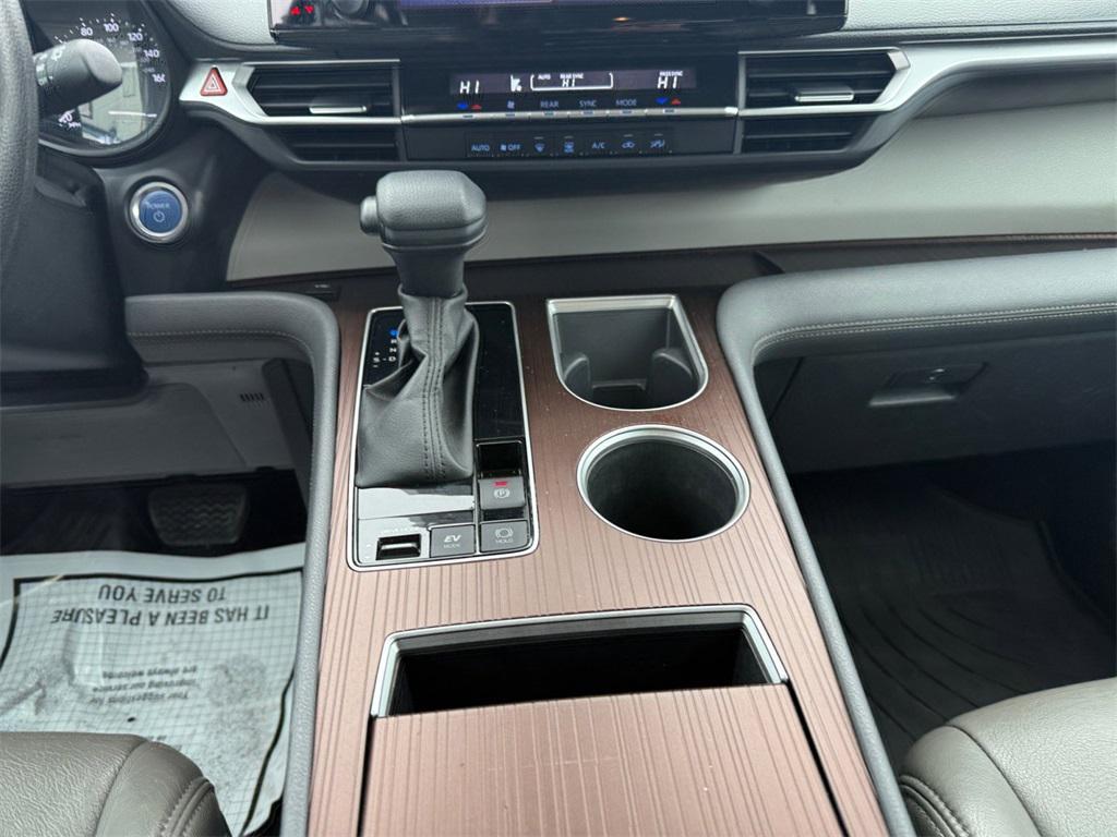 used 2023 Toyota Sienna car, priced at $30,995