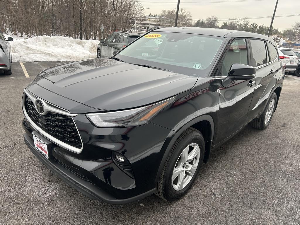 used 2025 Toyota Highlander car, priced at $39,500